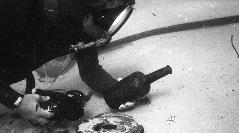 Recuperación de las botellas de cerveza del naugragio del Sydney Cove