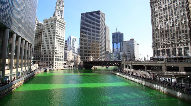 El río verde de Chicago durante el día de San Patricio