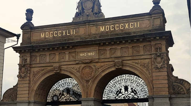 Puerta de la cervecería Pilsner Urquell